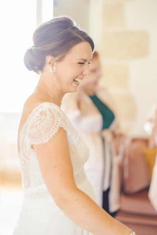 sourire bonheur dentelle robe gris